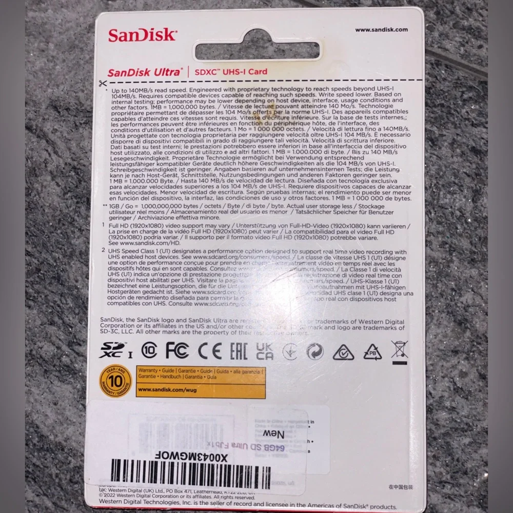 Andis Ultra 64GB SDXC UHS-I Card - Red and White